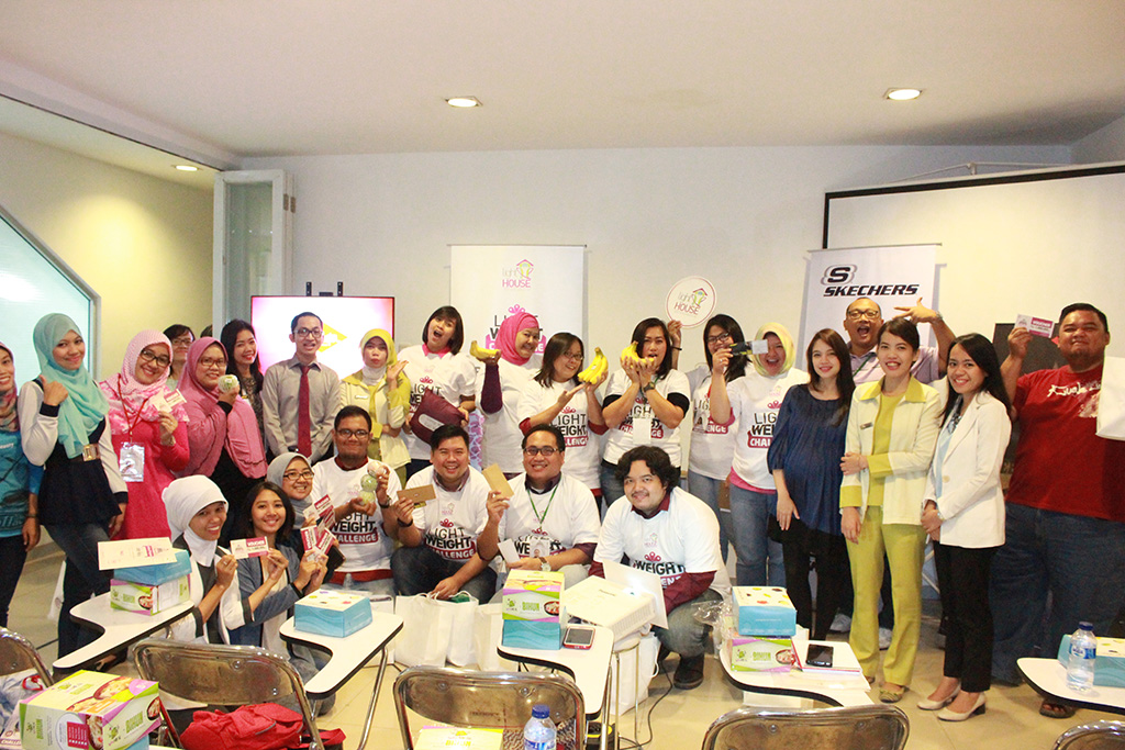 LWC 2016 (10) Foto 10 Finalis bersama Tim Juri dan Panitian